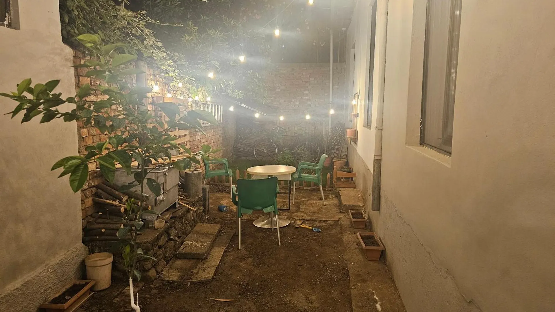 Lemon House Vandrehjem Tirana Albanien